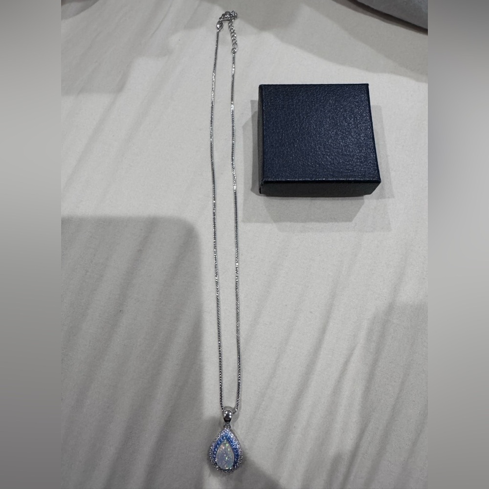 Sterling Silver Women’s Elegant Blue and Silver Pendant Necklace New - Picture 4 of 4